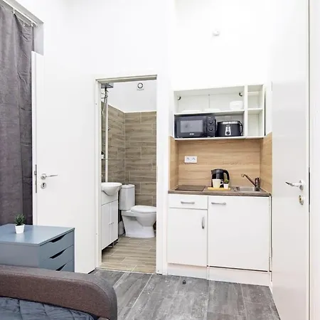 Super For Solo Traveller - Aircon Apartment *
