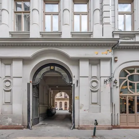 Super For Solo Traveller - Aircon Budapest